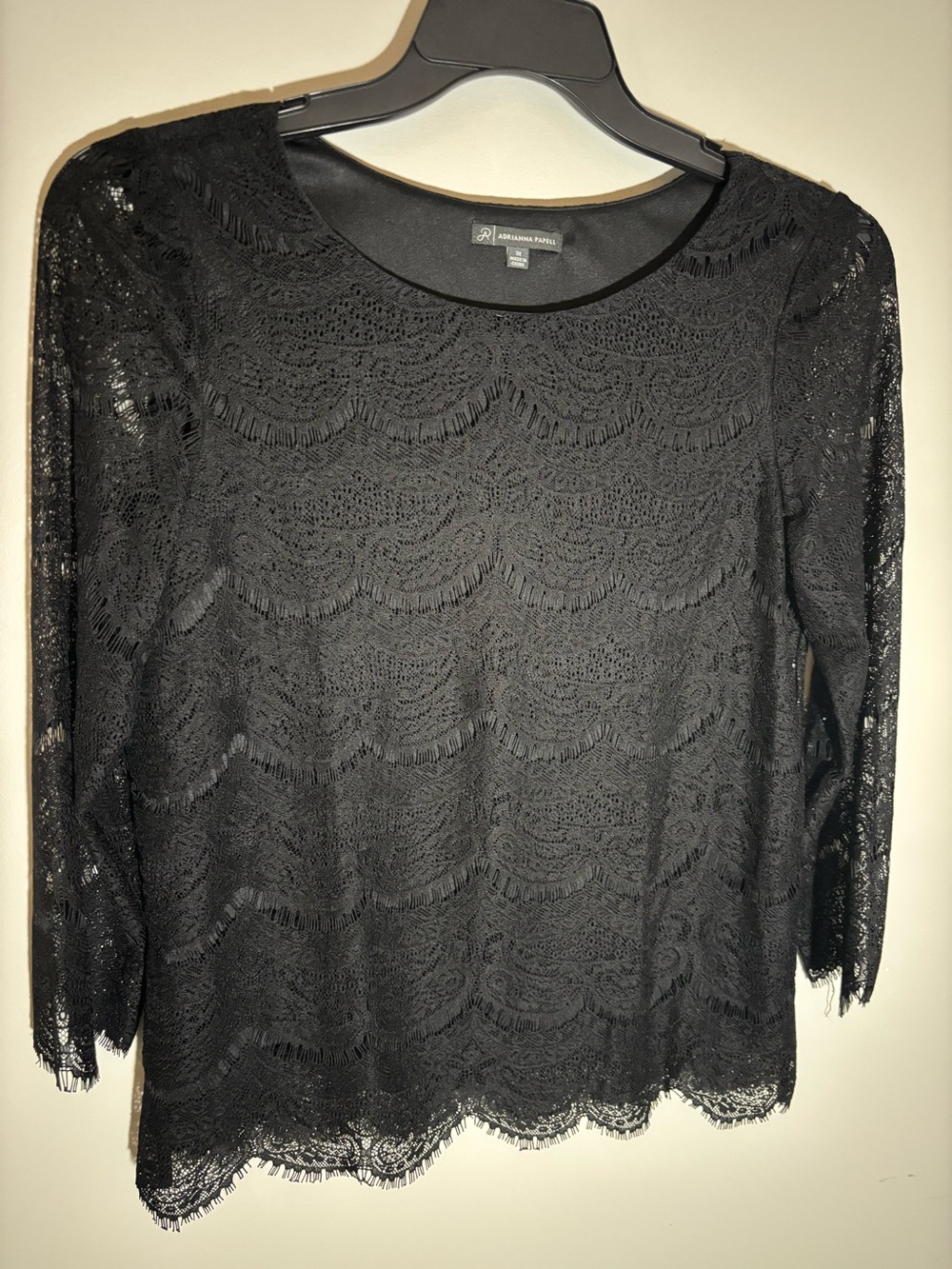 Adrianna Papell Women’s Medium Black Lace 3/4 Sleeve Scalloped Blouse
